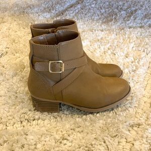 Girls tan ankle boots size 13 Children’s Place